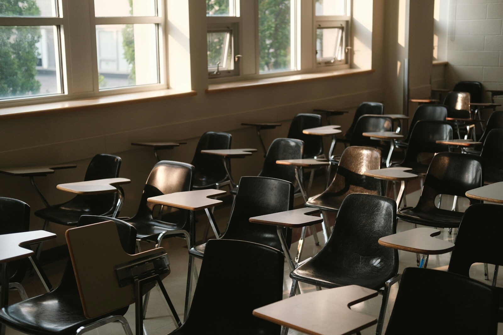 Do School Phone Pouches Work? What the Pilot Found