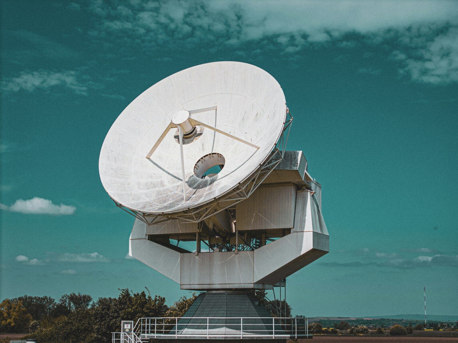 Satellite dish beneath the sky, illustrating Europe’s future Earth-observation capability