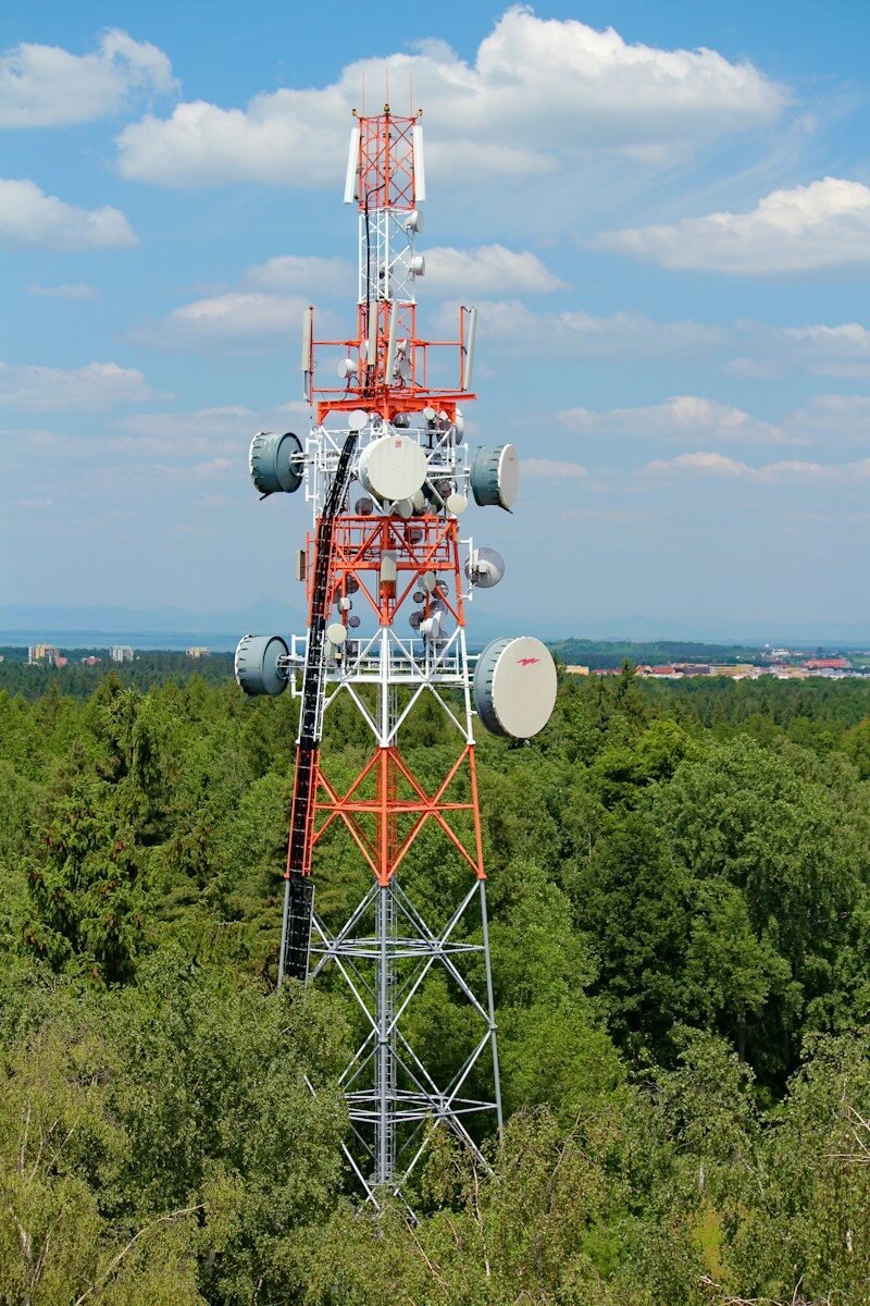 Telecommunications tower supporting a mobile network